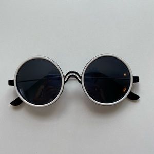 Round Sunglasses, Key-Hole Nose Piece